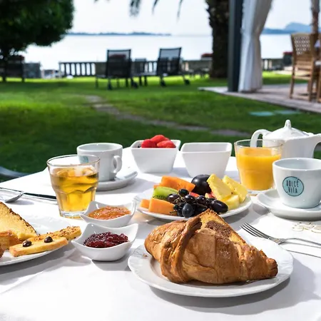 Capri Готель Гардоне-Рив'єра