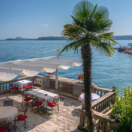 Готель Capri 4*