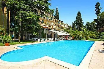 Capri 4*