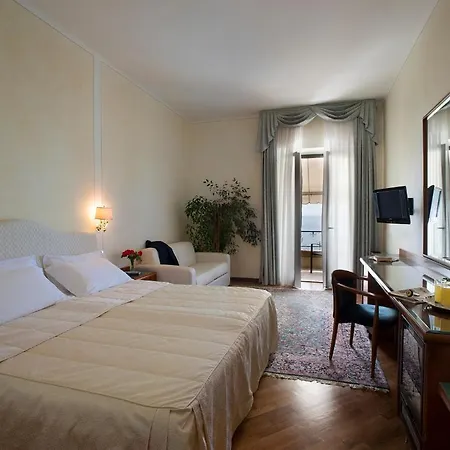Готель Capri 4*