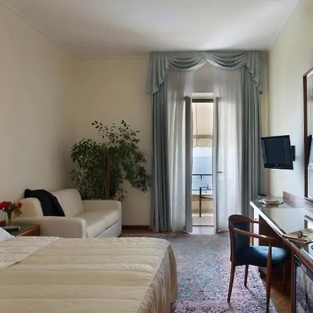 Capri 4*