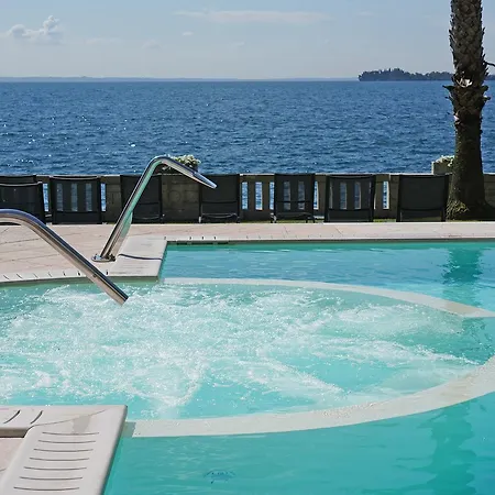Capri Hotel Gardone Riviera